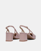 Trasera sandalias rosas elegantes estilo old money