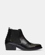 botin piel negra con tachuelas doradas