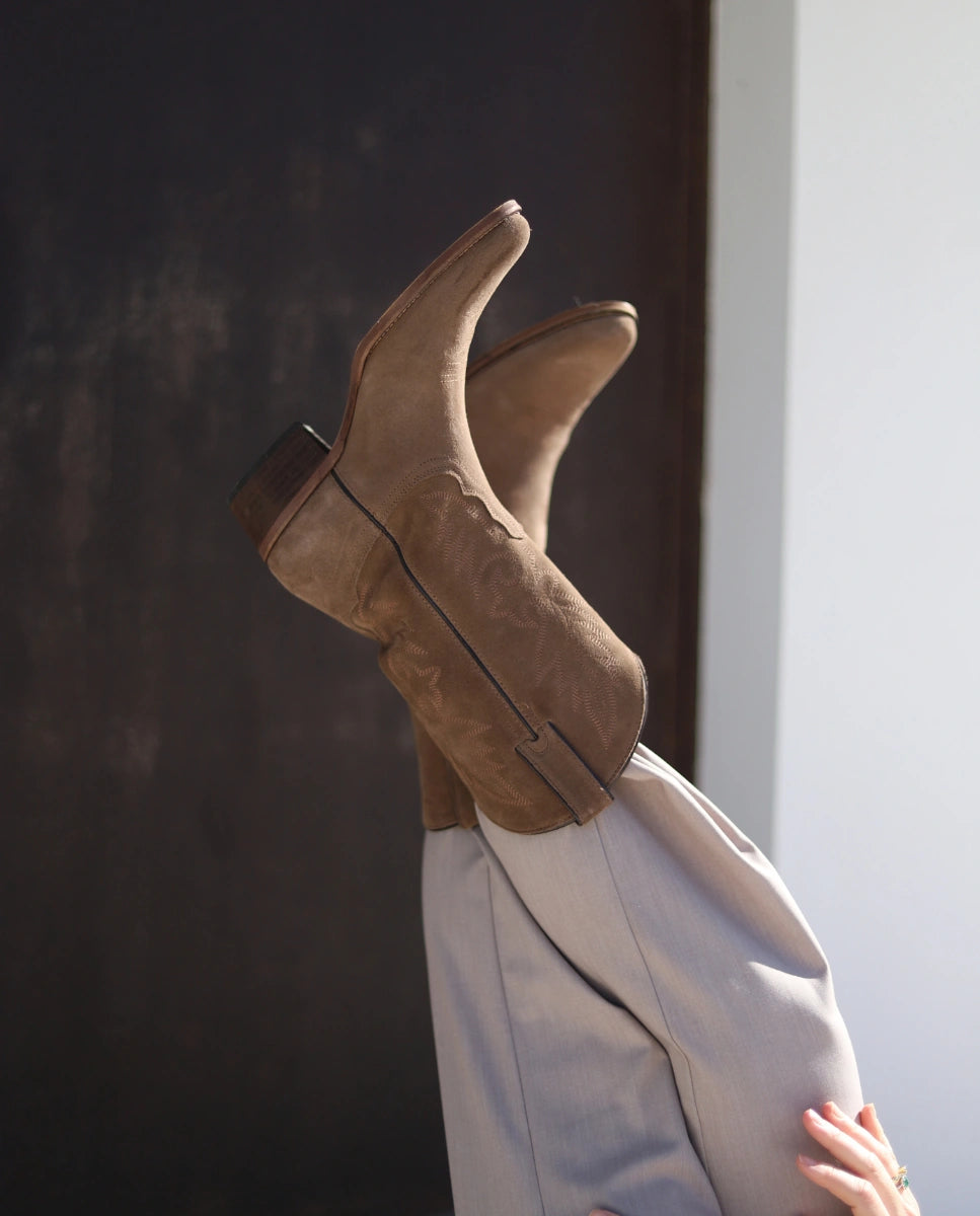 Bota cowboy ante marrón mujer media caña
