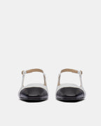 zapatos blancos old money para mujer con puntera negra