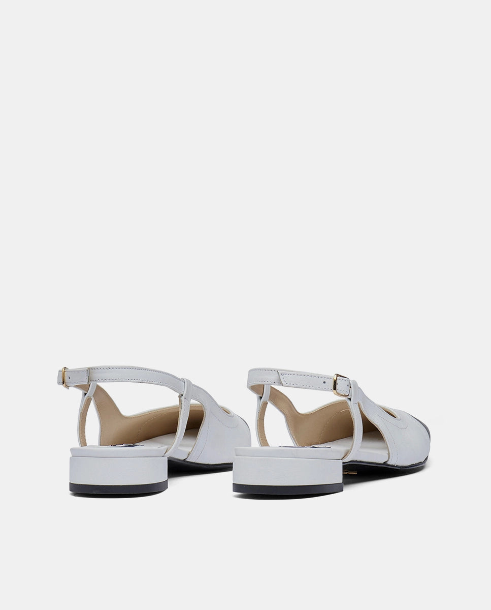 zapatos blancos old money para mujer con puntera negra