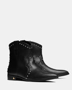 botines cowboy en piel negra y tachuelas
