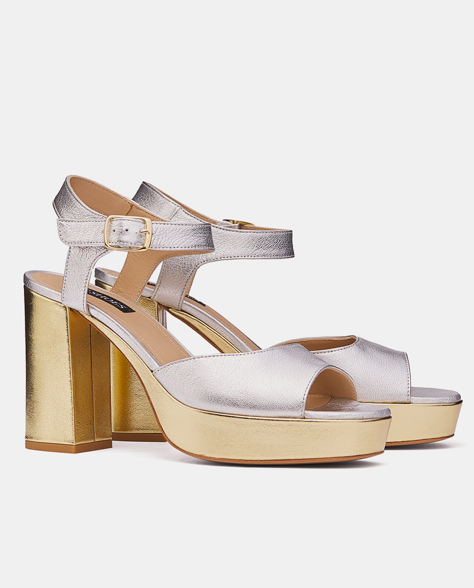 Sandalias plateadas y doradas con plataforma y tacón 10 cm