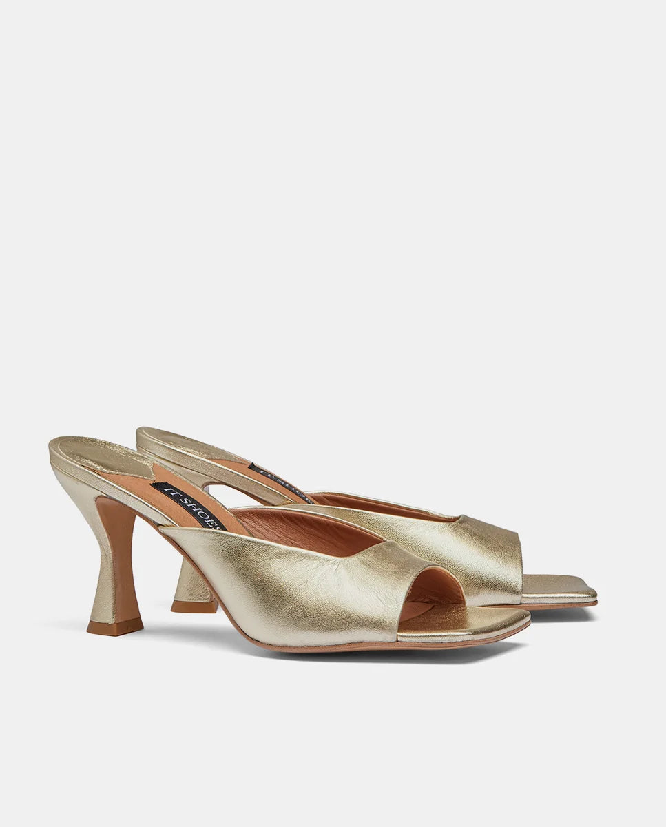 Lateral sandalias champagne tacón alto hechas en cuero