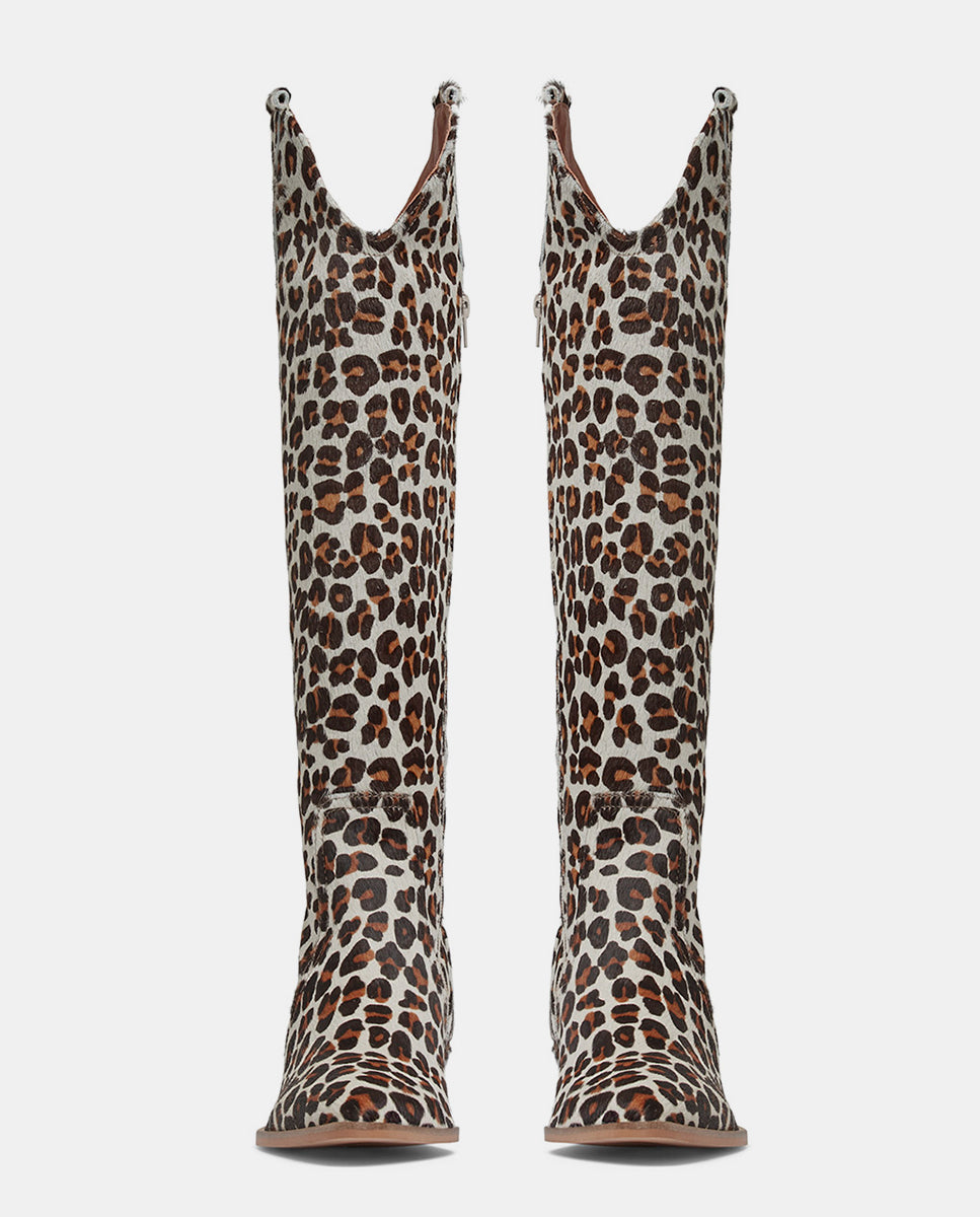 It-Kelly-Leo-bota-blanca-leopardo