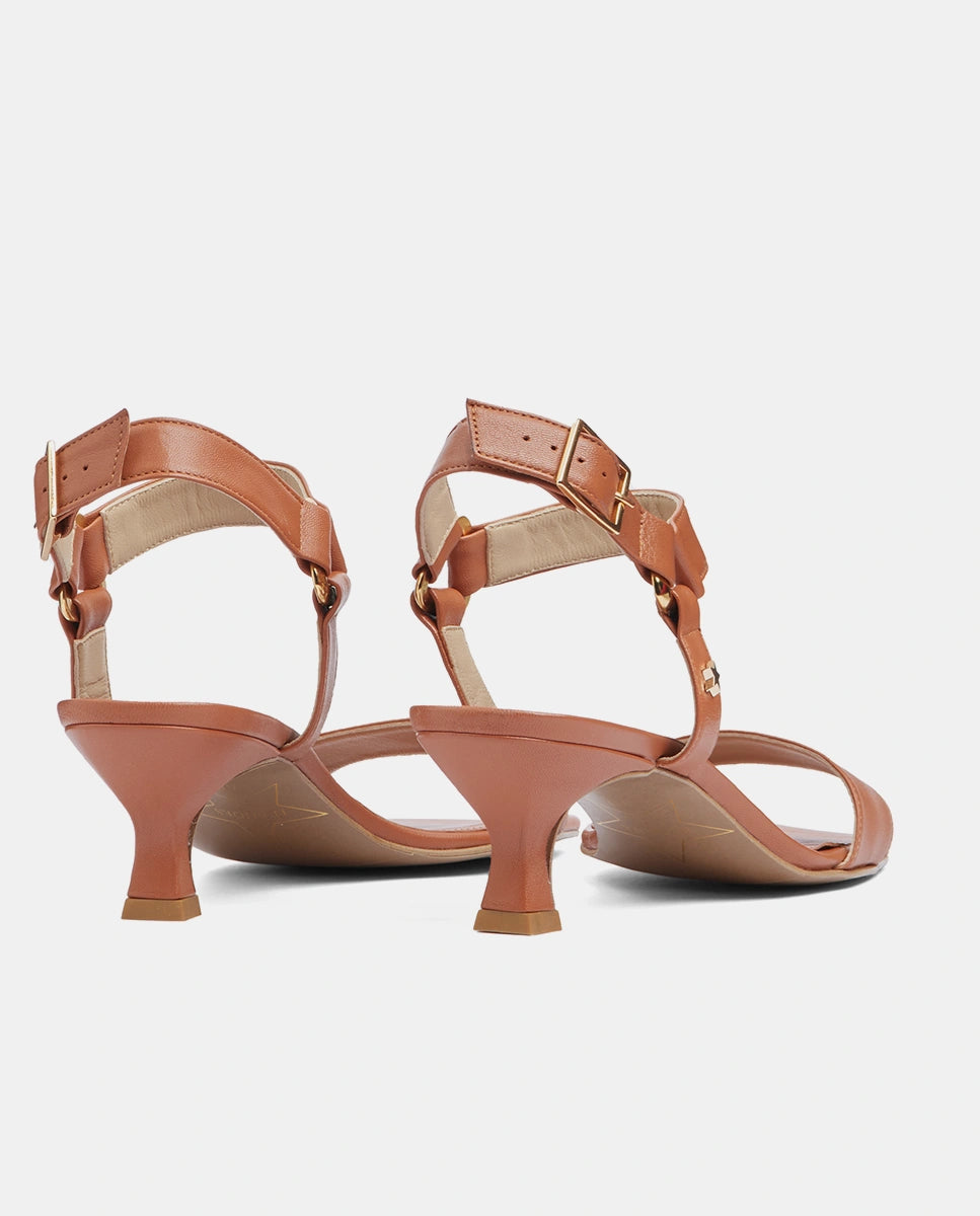 sandalia de tacón marrón para mujer