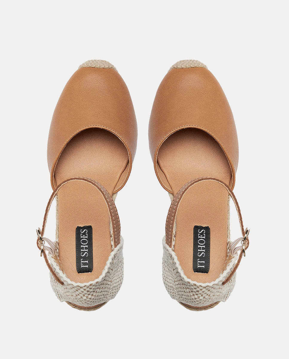 sandalias tipo cuña en esparto y piel marrón