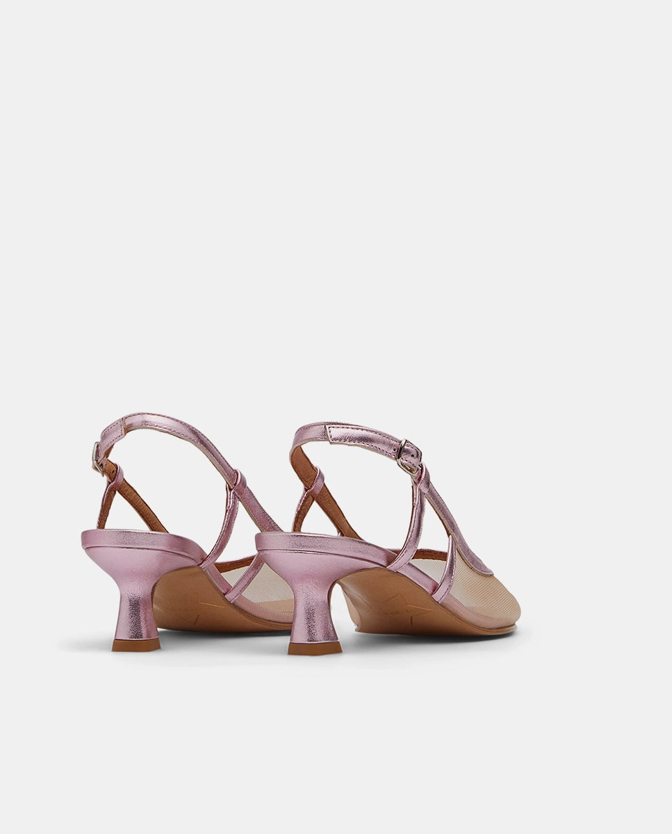 trasera de sandalias rosas con tacón y semitransparentes