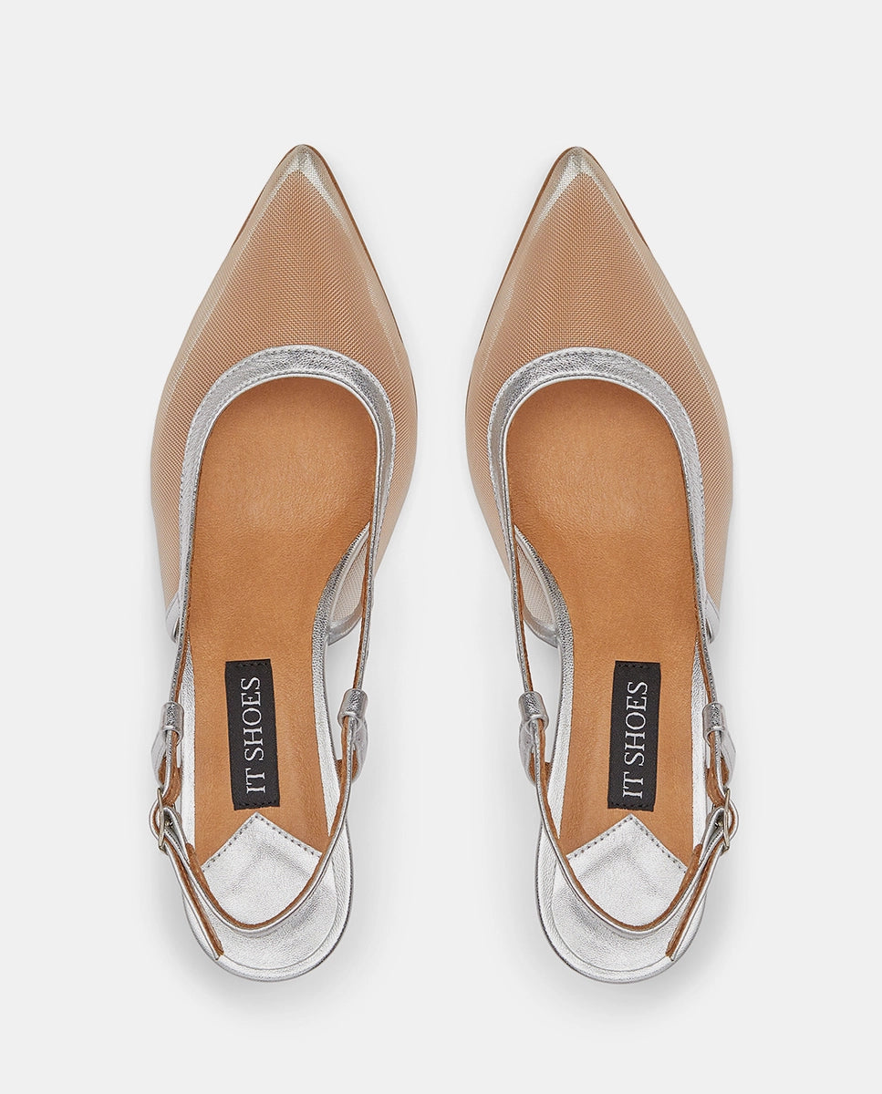 trasera de sandalias color plata con tacón y punta transparente