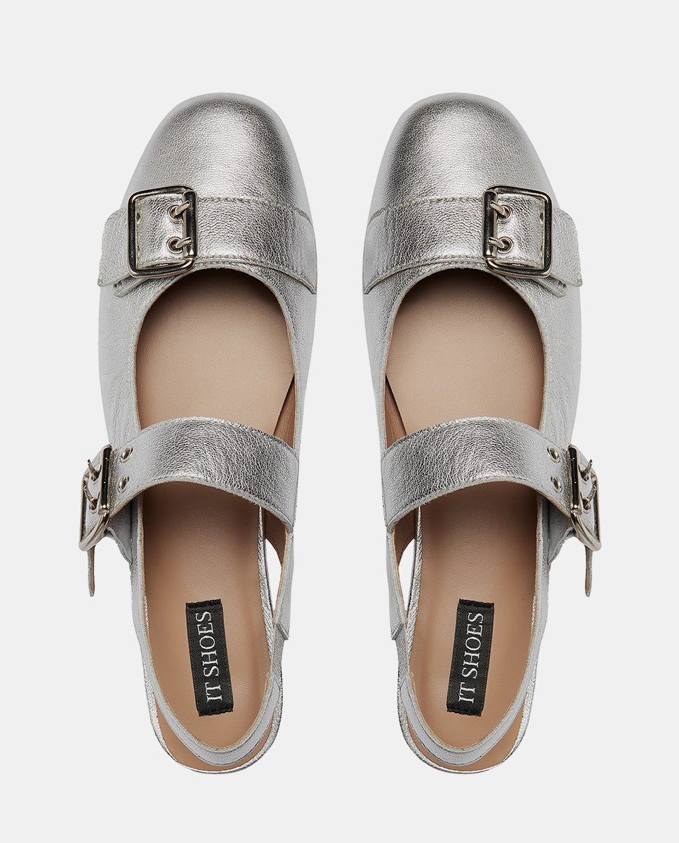 sandalias plateadas con hebillas