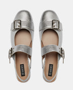 sandalias plateadas con hebillas