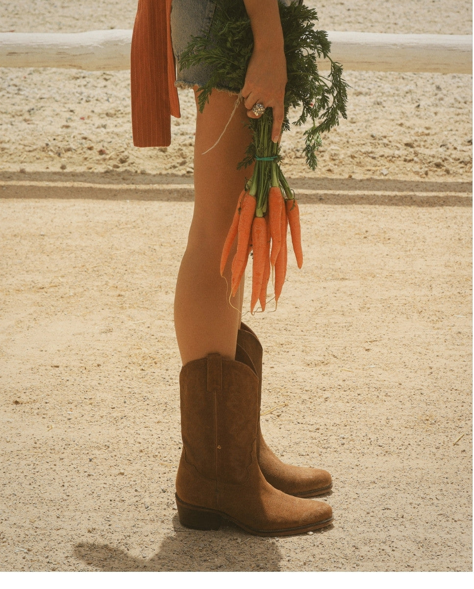 Botas camperas en ante camel para chica media caña