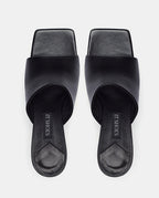 sandalias negras con tacón y plataforma