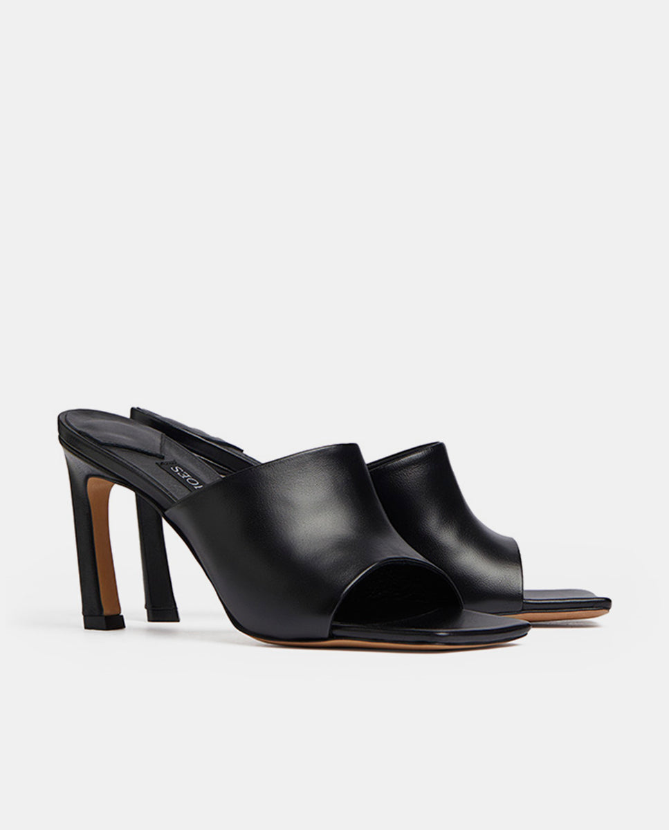 sandalias negras con tacón alto para fiesta