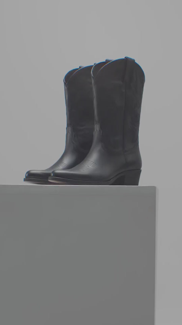 Detalles de botas cowboy negras media caña
