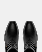 puntera botas biker negras para mujer con tres hebillas