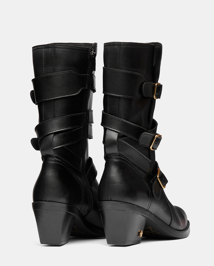 par de botas biker negras con hebillas mujer